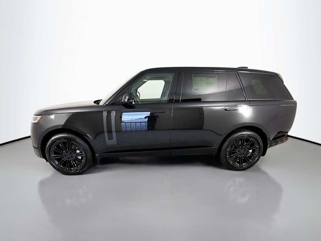 2026 Land Rover Range Rover SE - Image 2