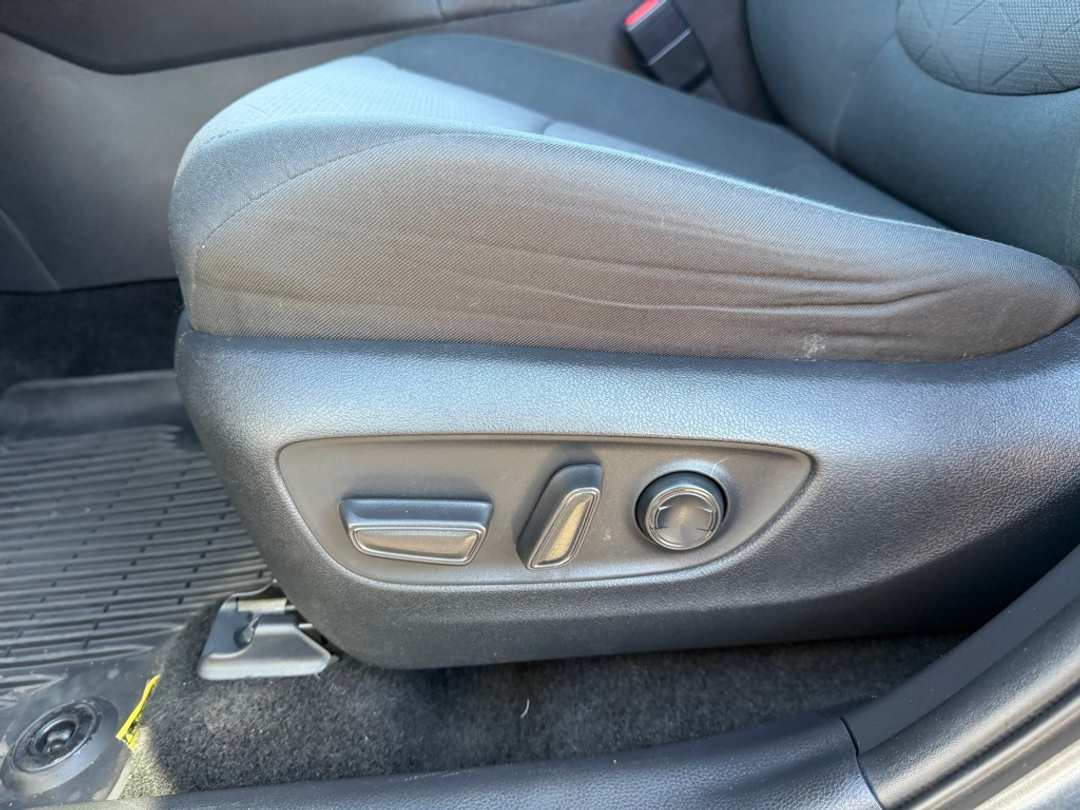 2021 Toyota Rav4 XLE - Image 14