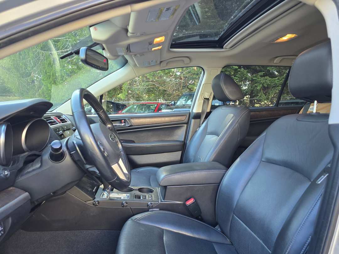 2016 Subaru Outback 3.6R - Image 2