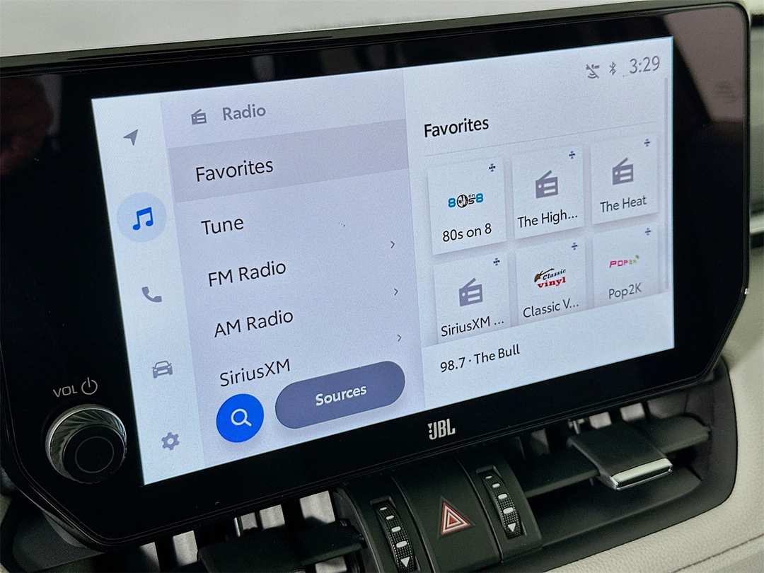 2025 Toyota Rav4 XLE Premium - Image 15