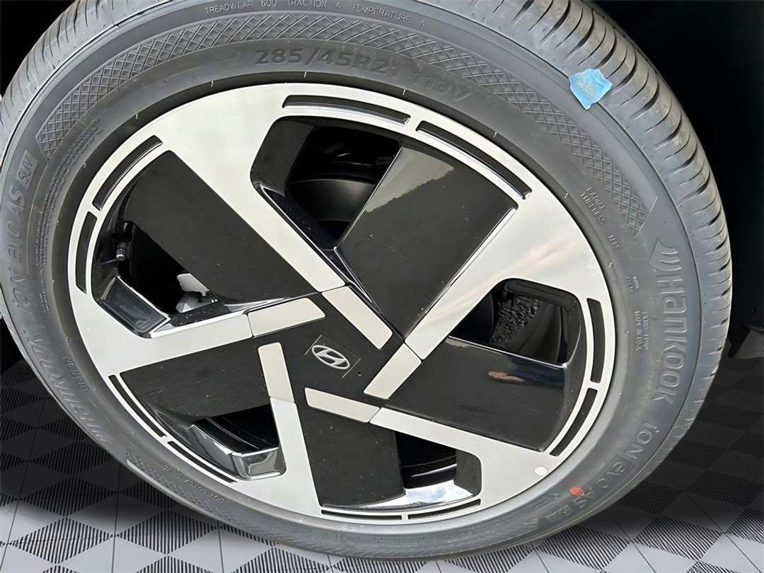 2026 Hyundai Ioniq 9 Performance Limited - Image 9