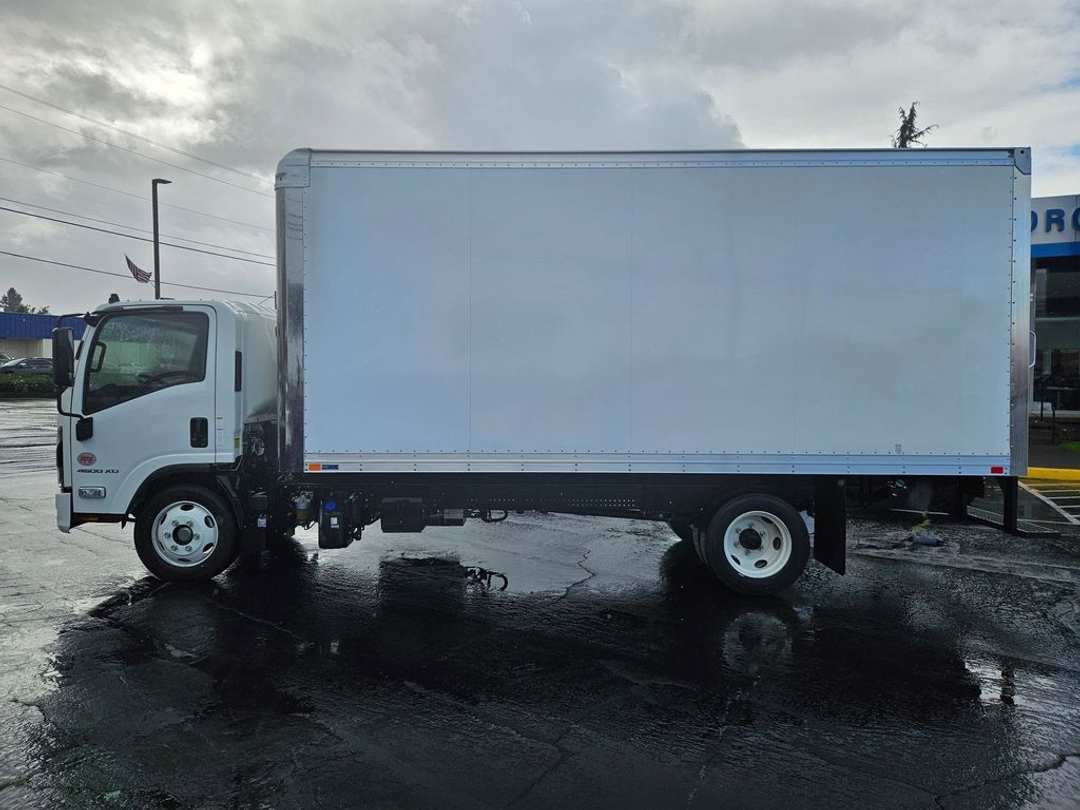 2025 Chevrolet 4500 Hd Lcf Base - Image 2