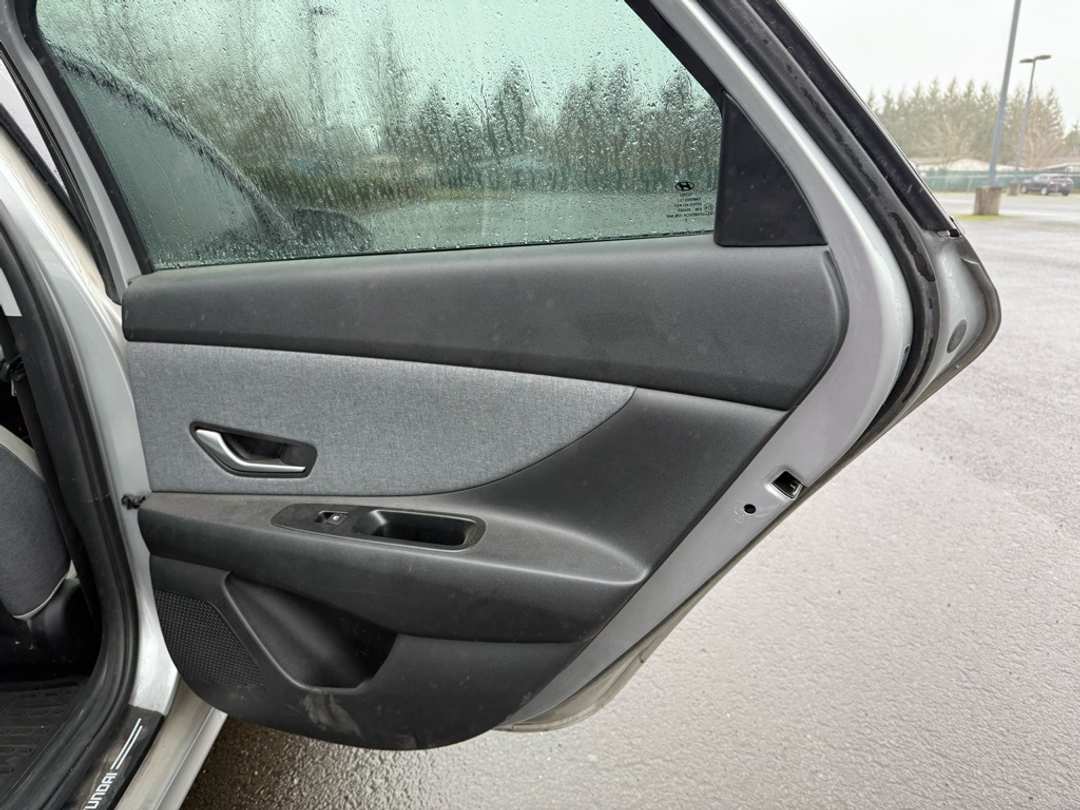 2021 Hyundai Elantra Limited - Image 24