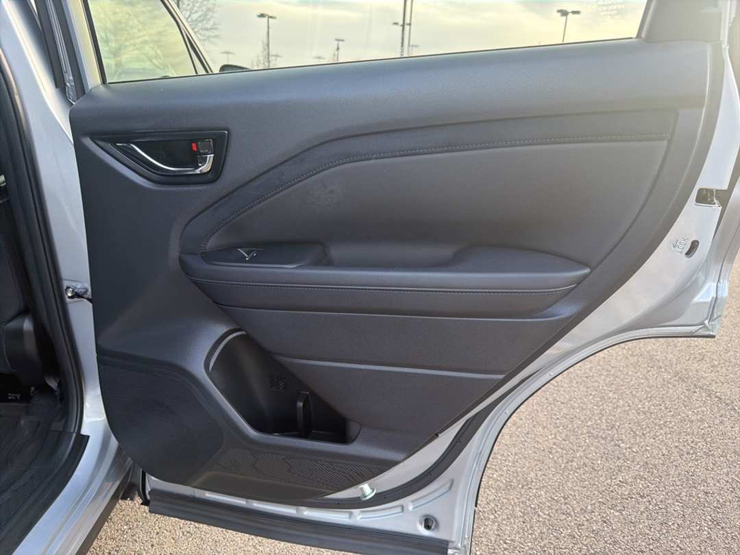 2025 Subaru Forester Limited - Image 22