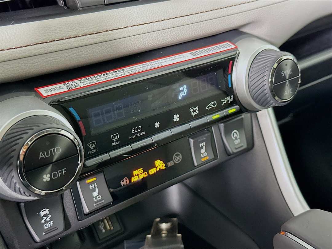 2025 Toyota Rav4 XLE Premium - Image 16