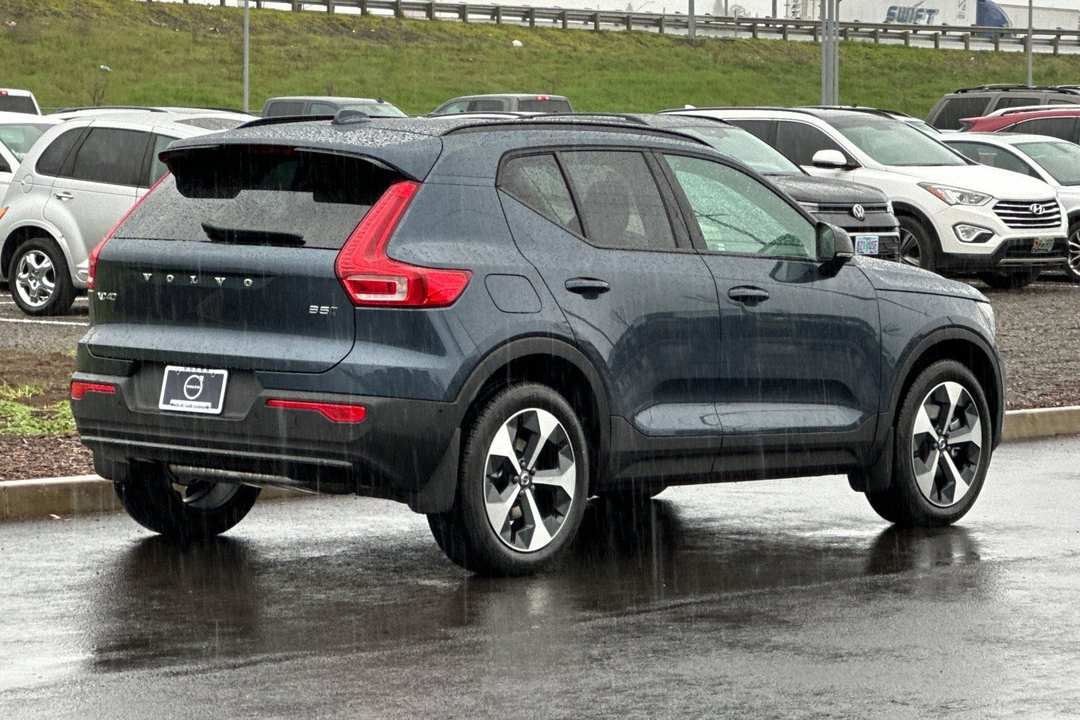2026 Volvo Xc40 B5 Plus - Image 3