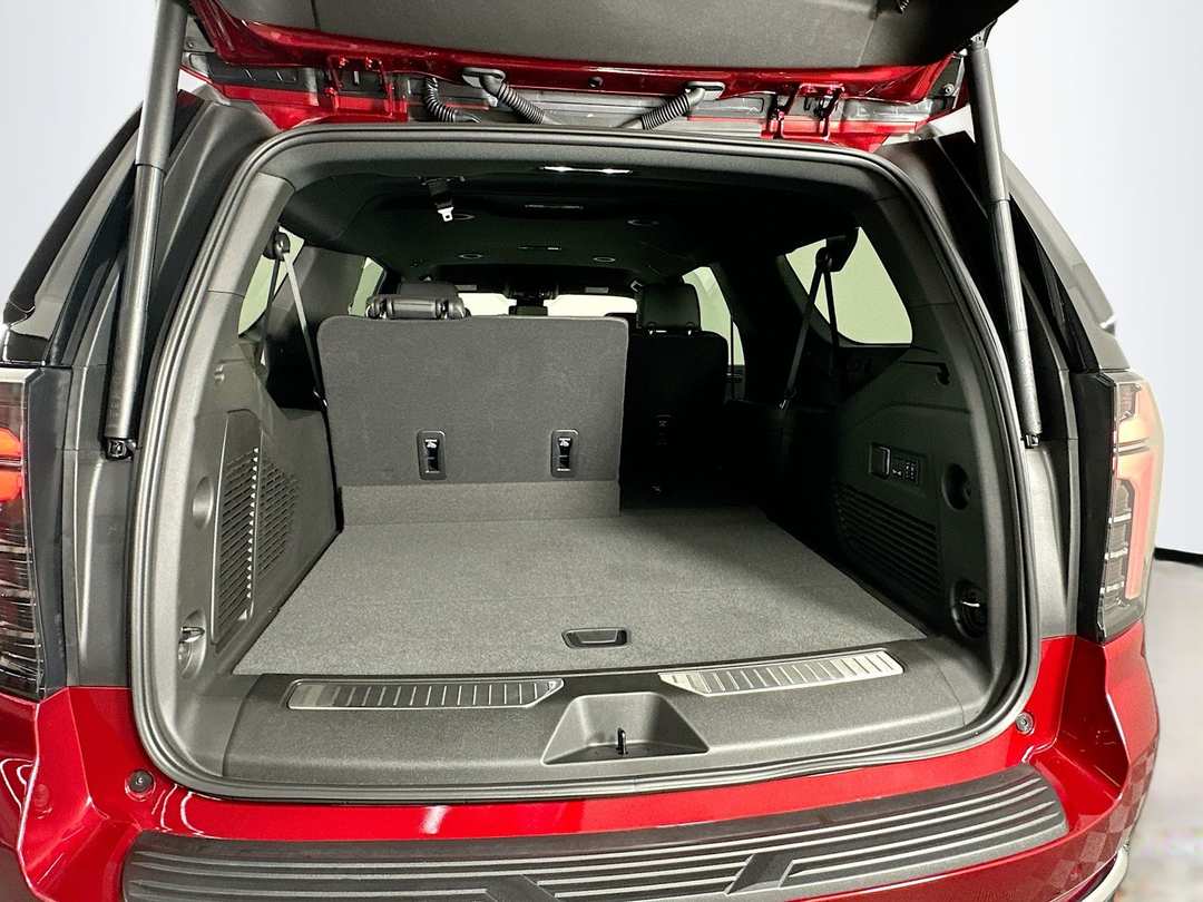 2025 Chevrolet Suburban Premier - Image 28