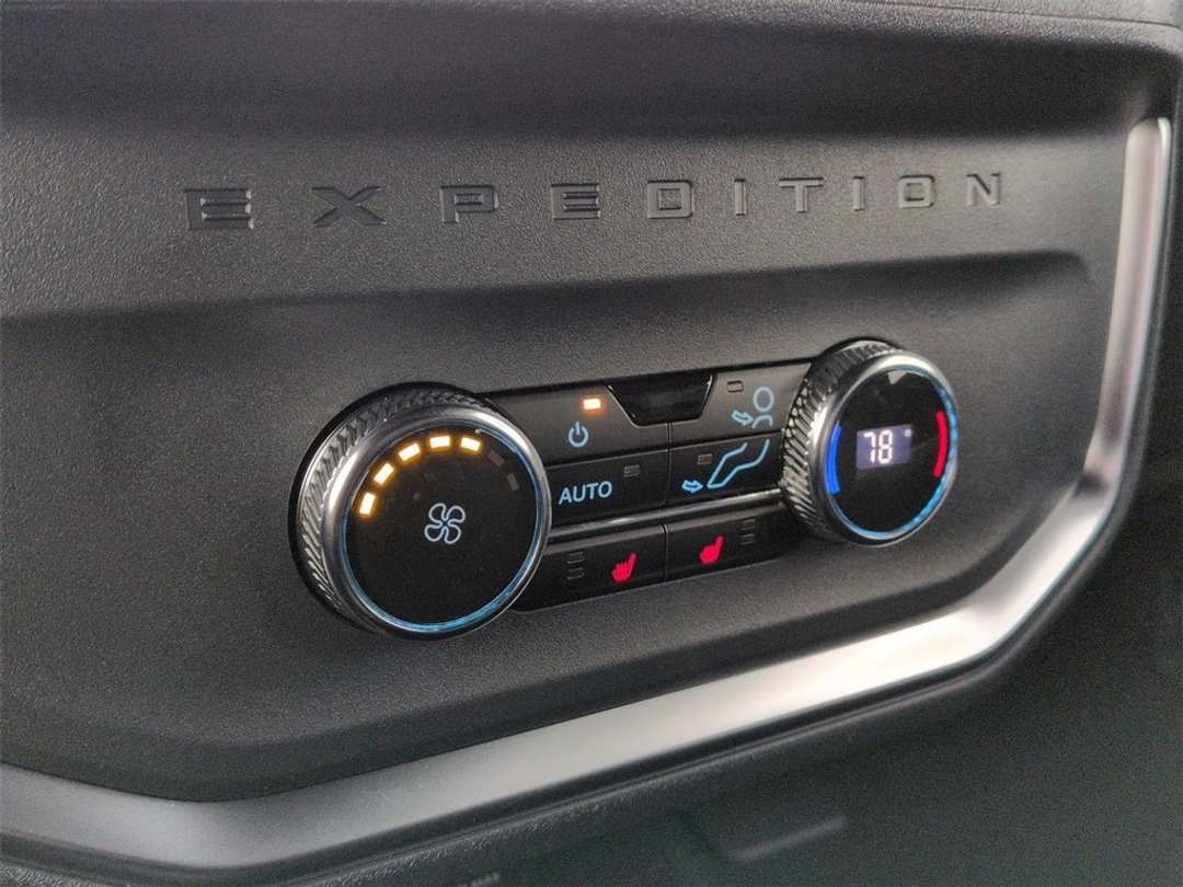 2026 Ford Expedition Platinum - Image 25