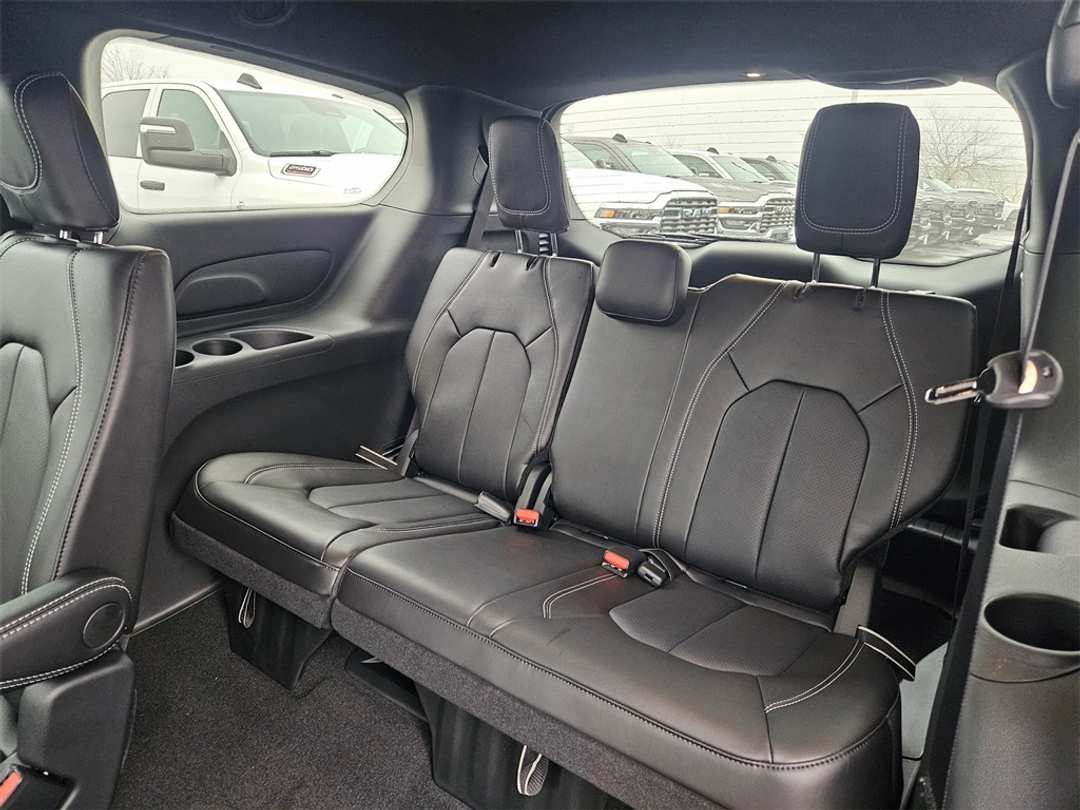 2026 Chrysler Pacifica Select - Image 31