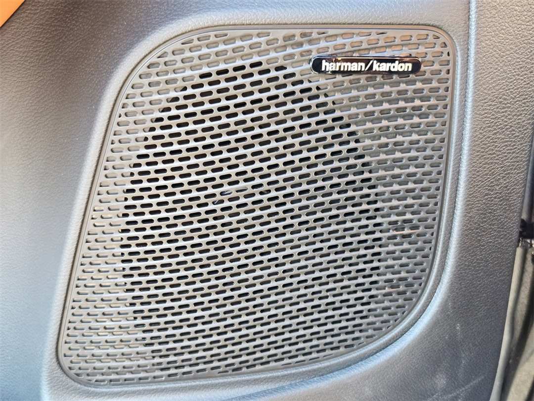 2026 Chrysler Pacifica Pinnacle - Image 12