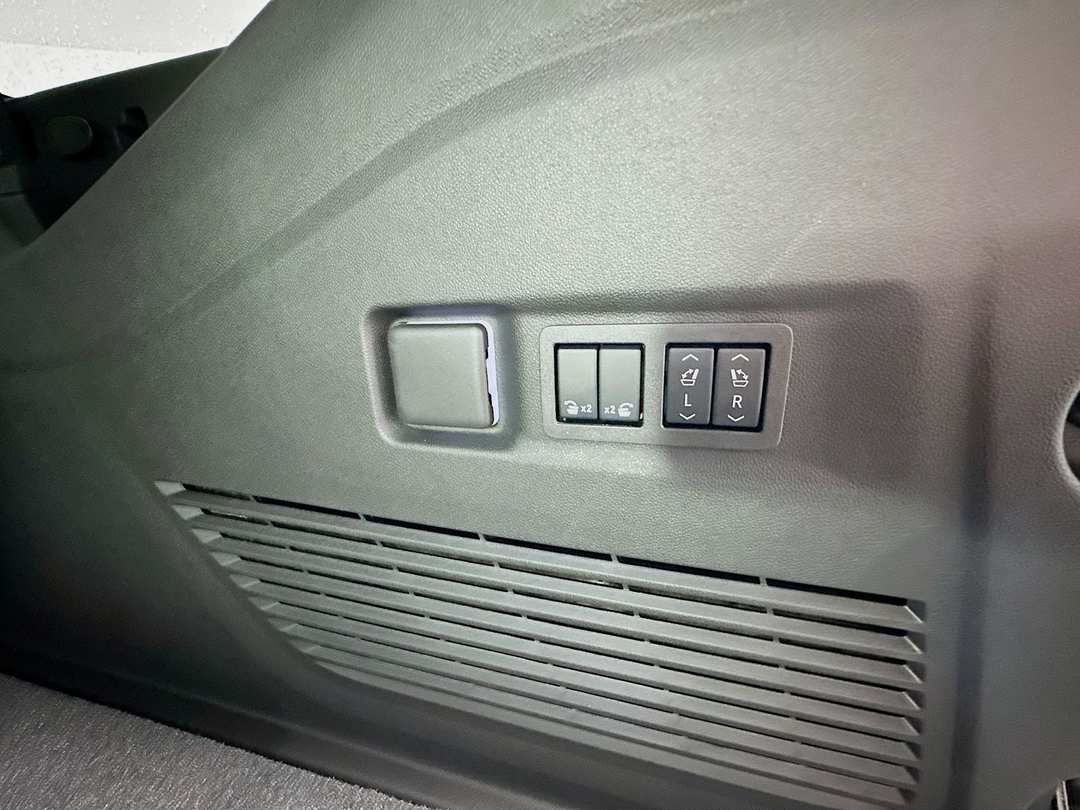 2025 Chevrolet Suburban Premier - Image 36