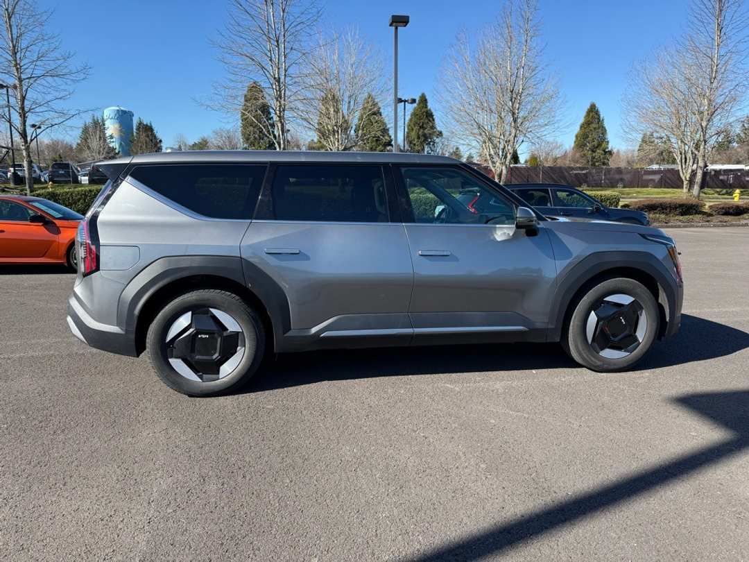 2024 Kia Ev9 Light Long Range - Image 8