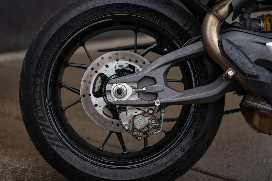 2025 Ducati Streetfighter V2 - Image 5