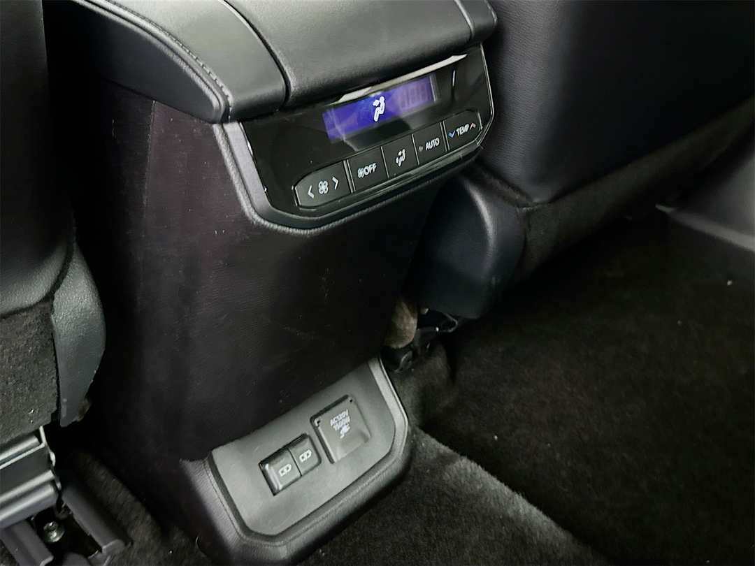 2026 Toyota Highlander Limited - Image 27
