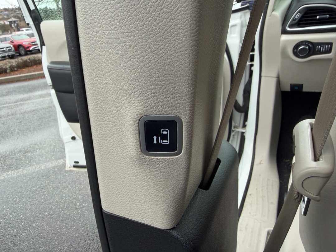 2021 Chrysler Voyager LXI - Image 18