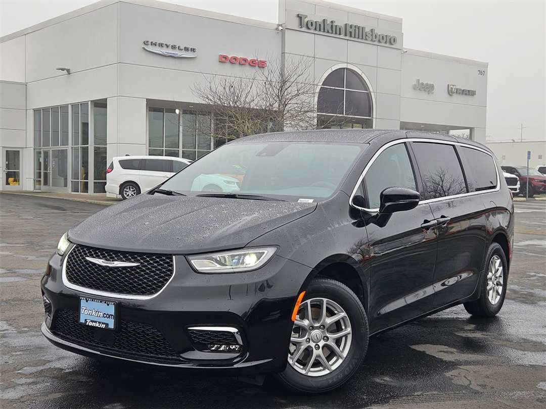 2026 Chrysler Pacifica Select - Image 2