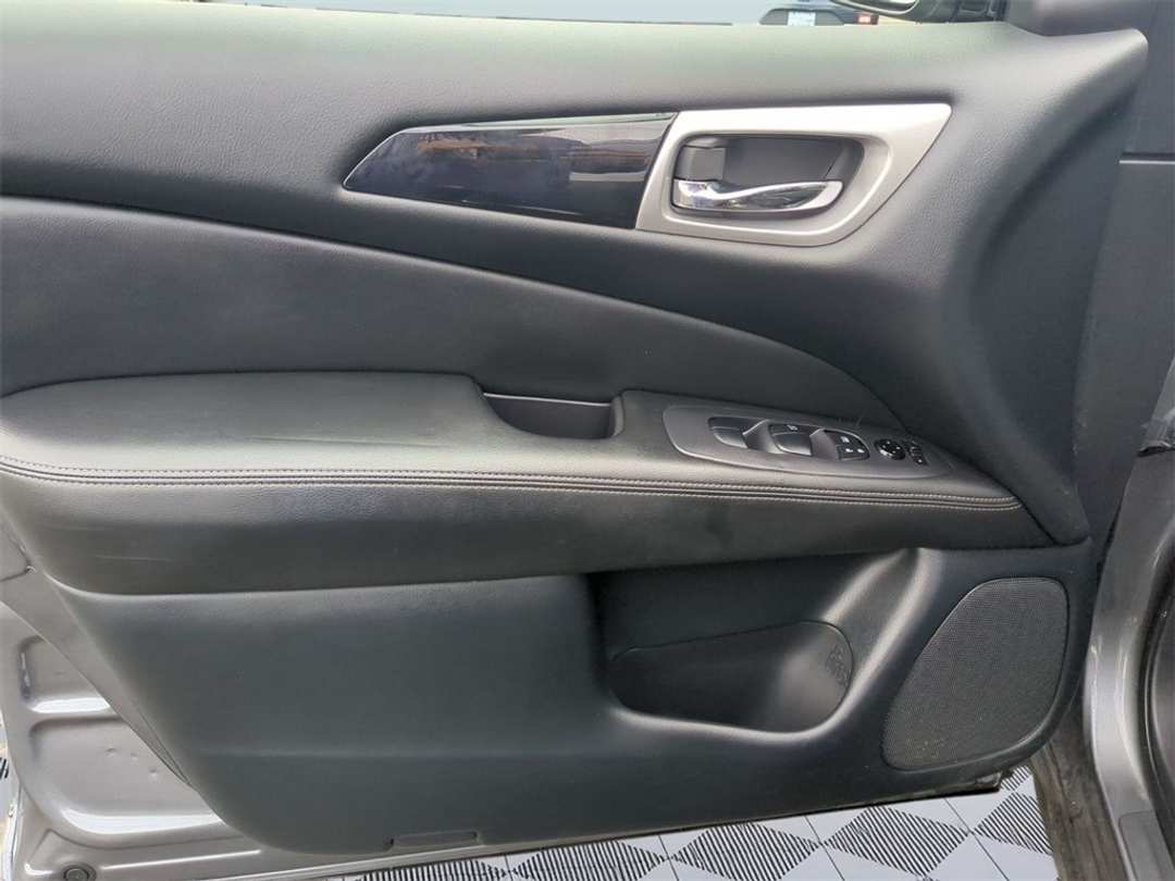 2020 Nissan Pathfinder S - Image 10