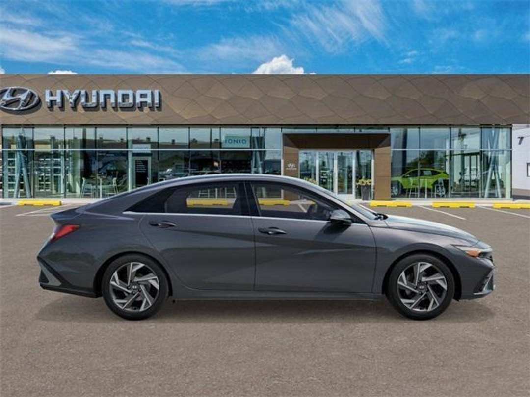 2026 Hyundai Elantra Limited - Image 7