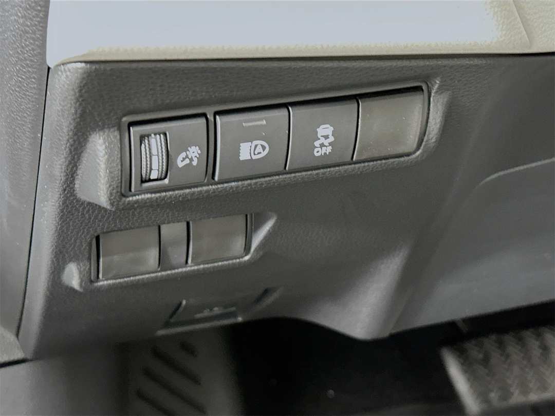 2026 Toyota Corolla Cross L - Image 10