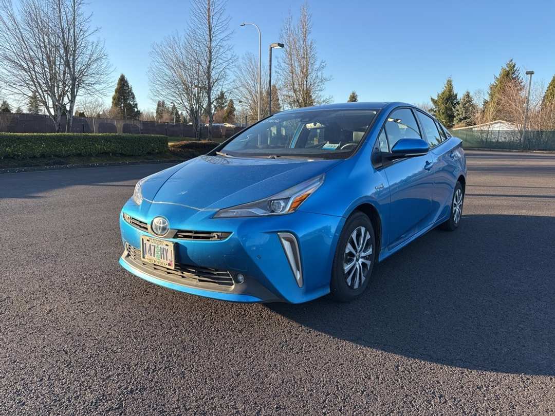 2021 Toyota Prius XLE AWDe - Image 3