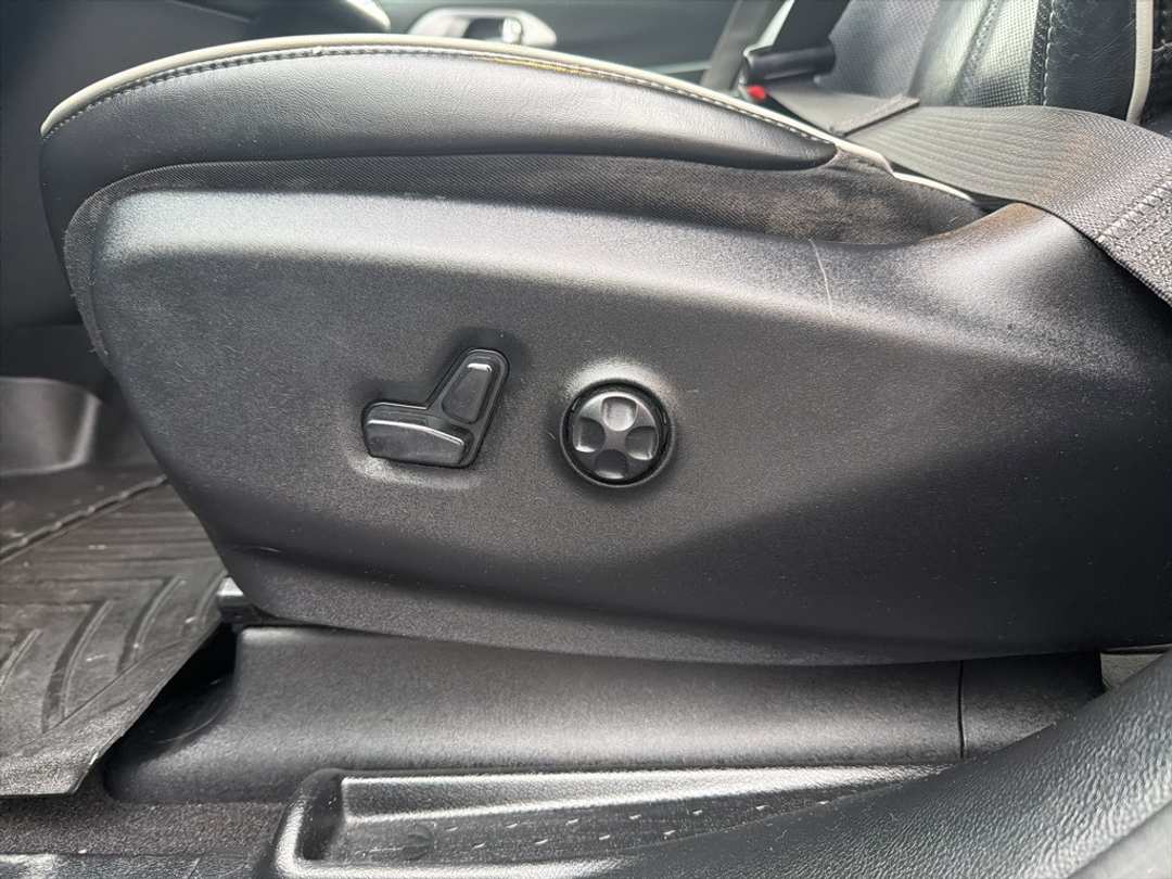 2019 Chrysler Pacifica Limited - Image 16