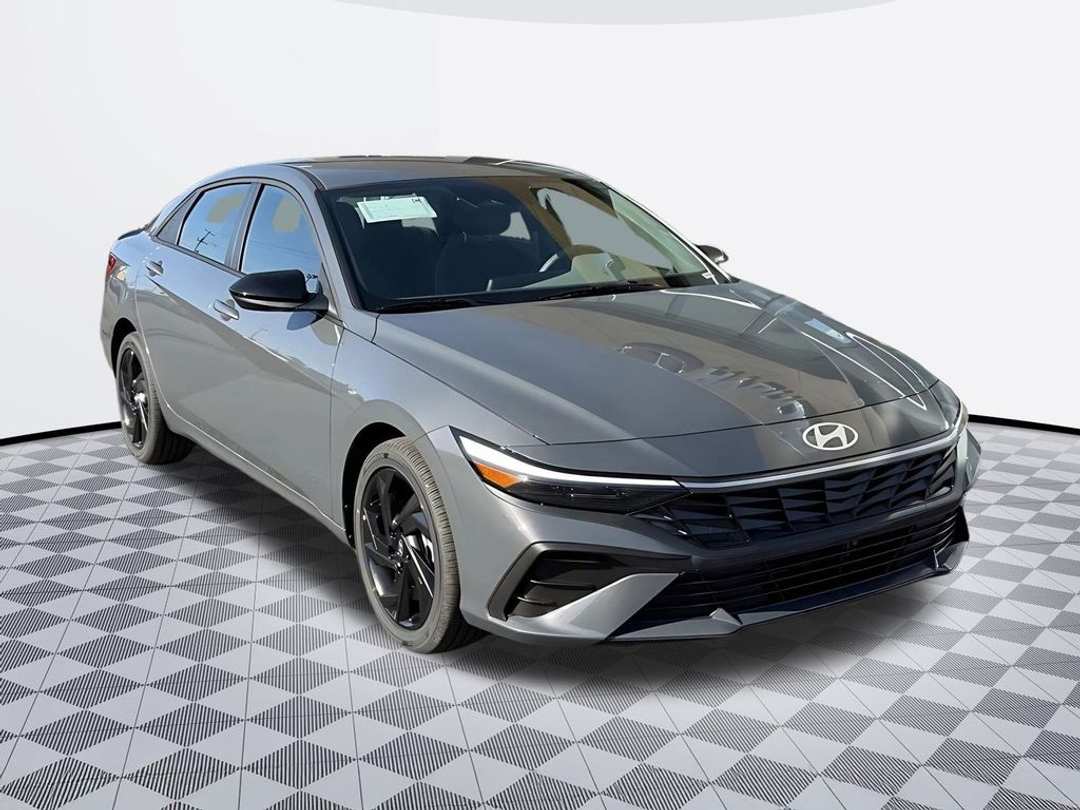 2026 Hyundai Elantra SEL Sport - Image 2