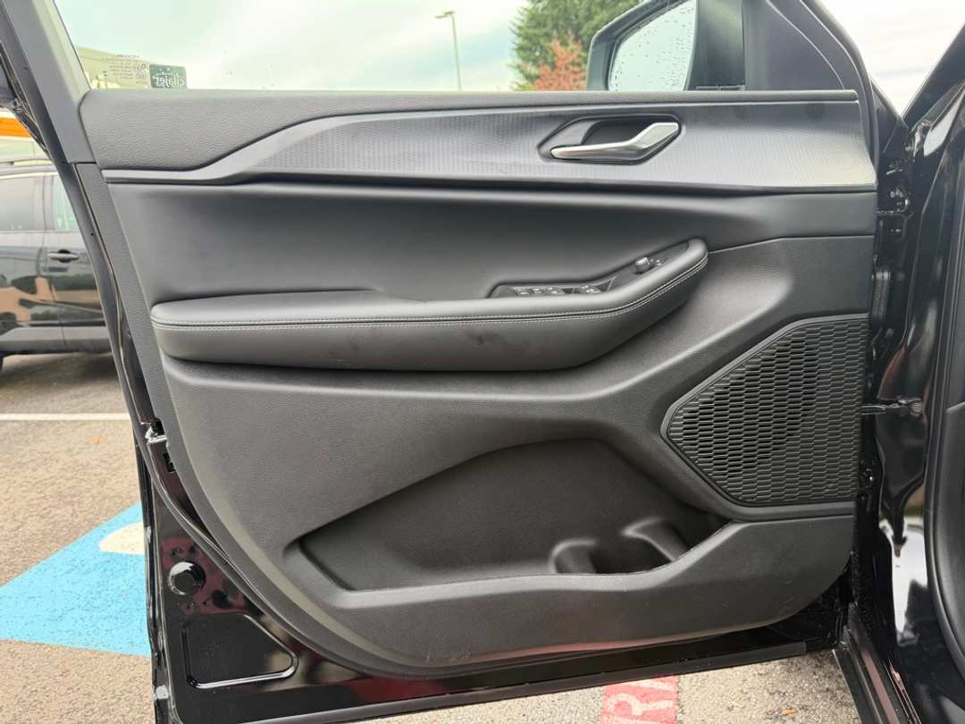 2025 Jeep Grand Cherokee Laredo X - Image 13