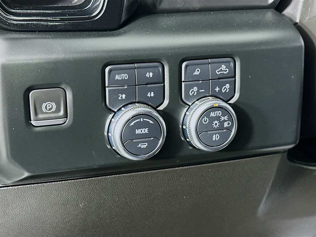 2022 GMC Sierra 1500 AT4 - Image 11