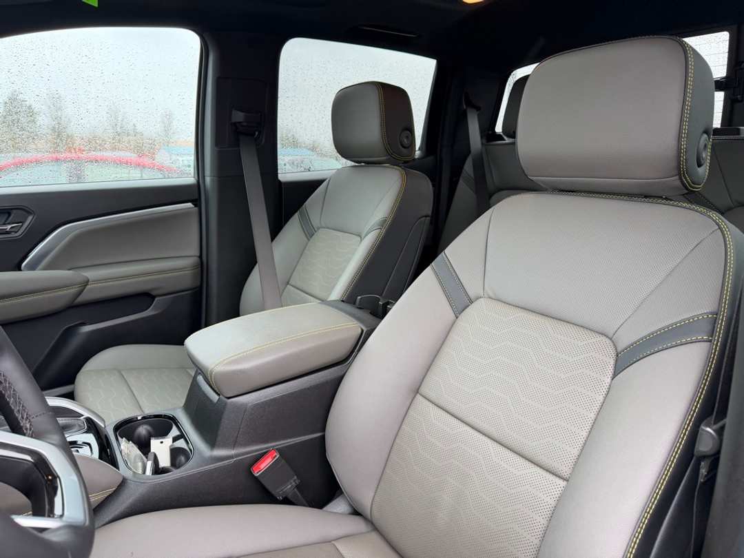 2024 Chevrolet Colorado ZR2 - Image 16