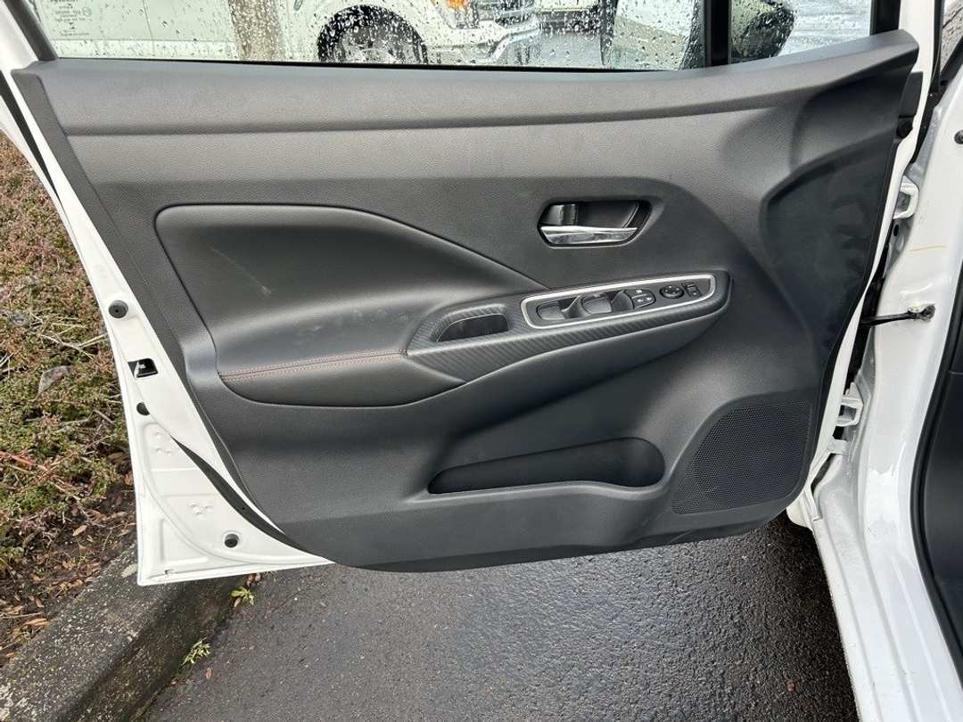 2025 Nissan Versa 1.6 SR - Image 9