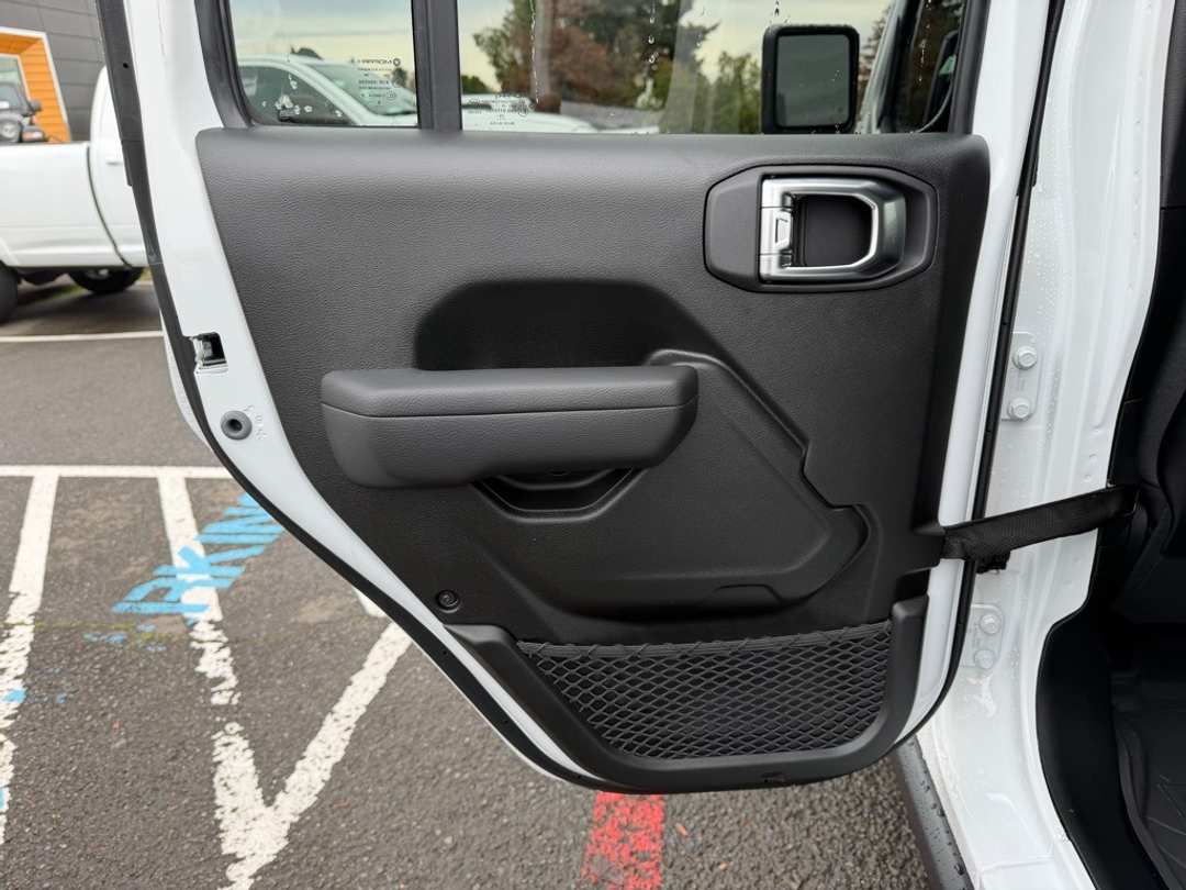 2026 Jeep Wrangler Rubicon - Image 28