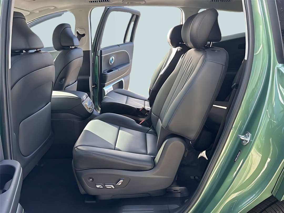 2026 Hyundai Ioniq 9 Performance Calligraphy - Image 12