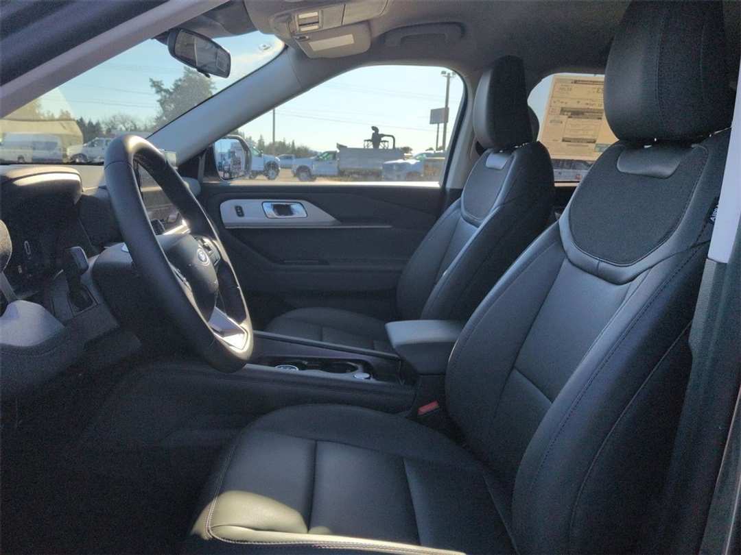2026 Ford Explorer Active - Image 13