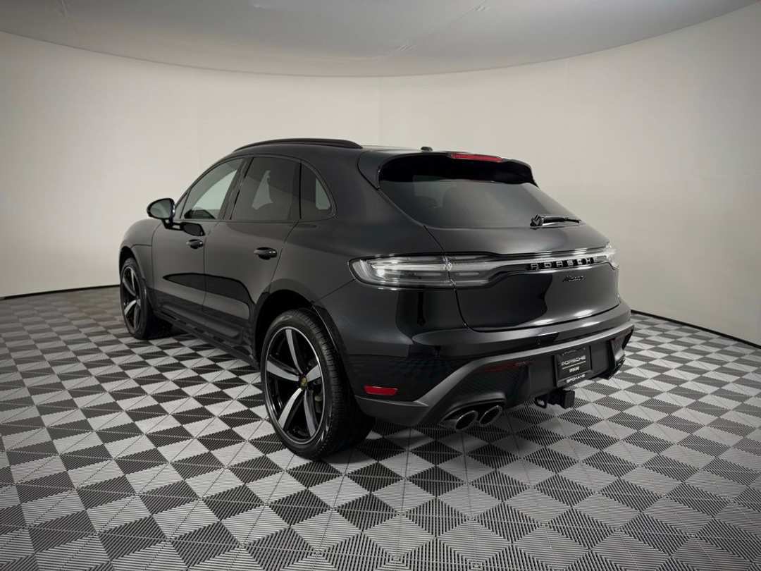 2026 Porsche Macan - Image 3