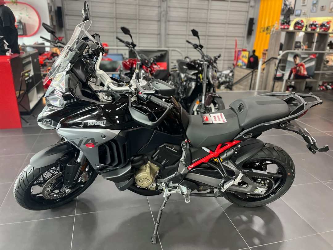 2025 Ducati Multistrada V4 S Travel & Radar - Image 6