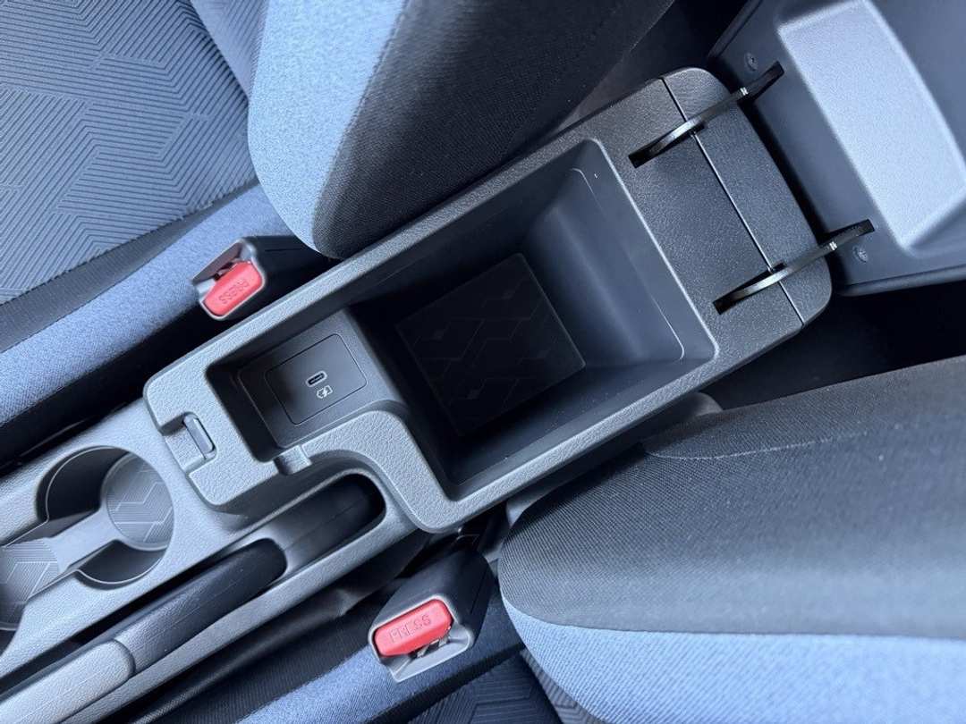 2025 Nissan Versa 1.6 SV - Image 31