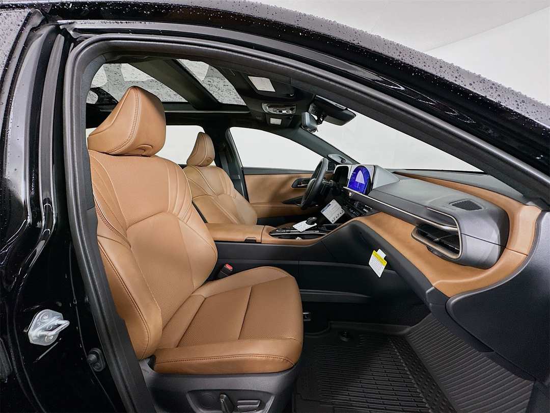 2025 Toyota Crown Signia Limited - Image 30