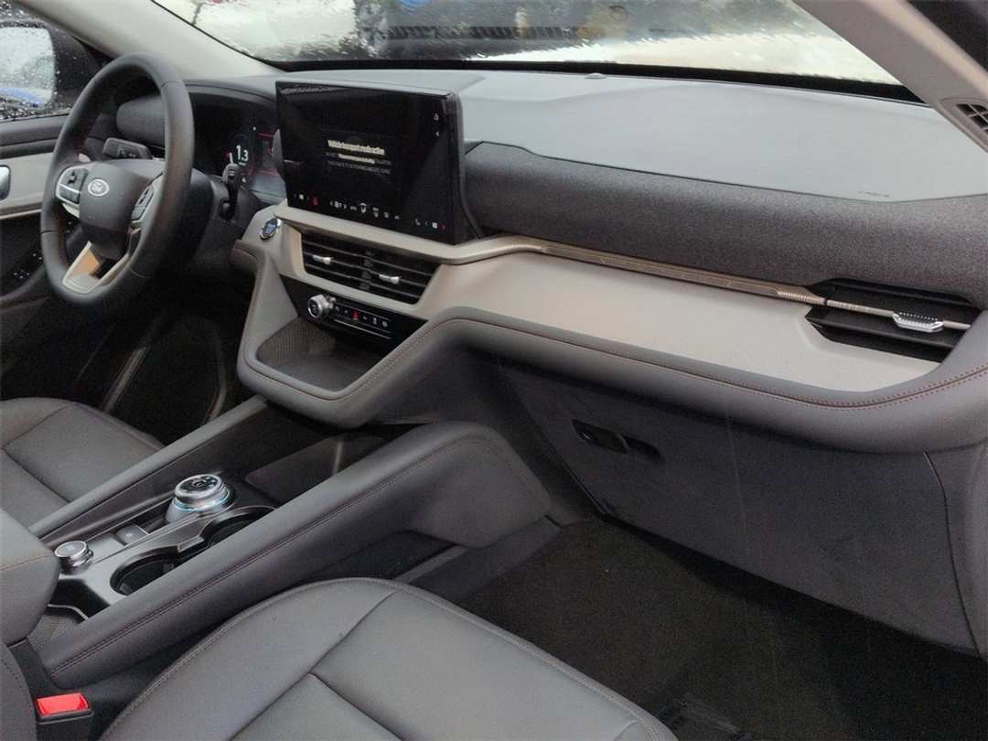 2026 Ford Explorer Active - Image 29
