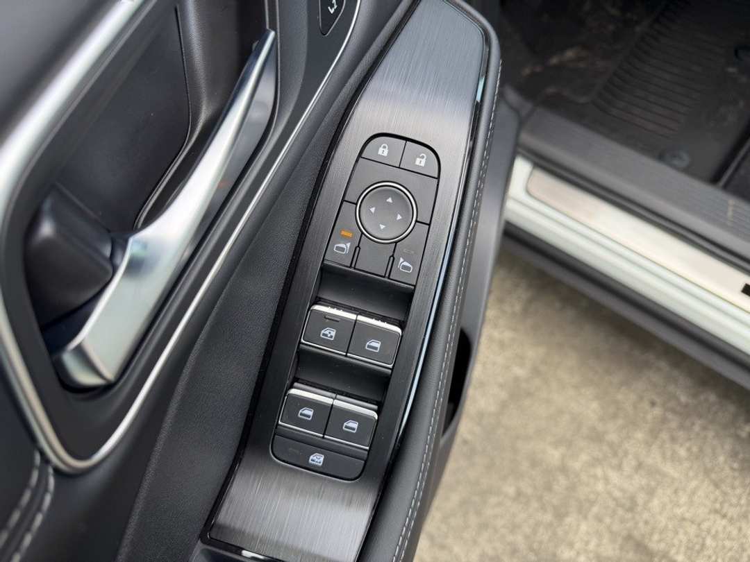 2026 Nissan Rogue Platinum - Image 13