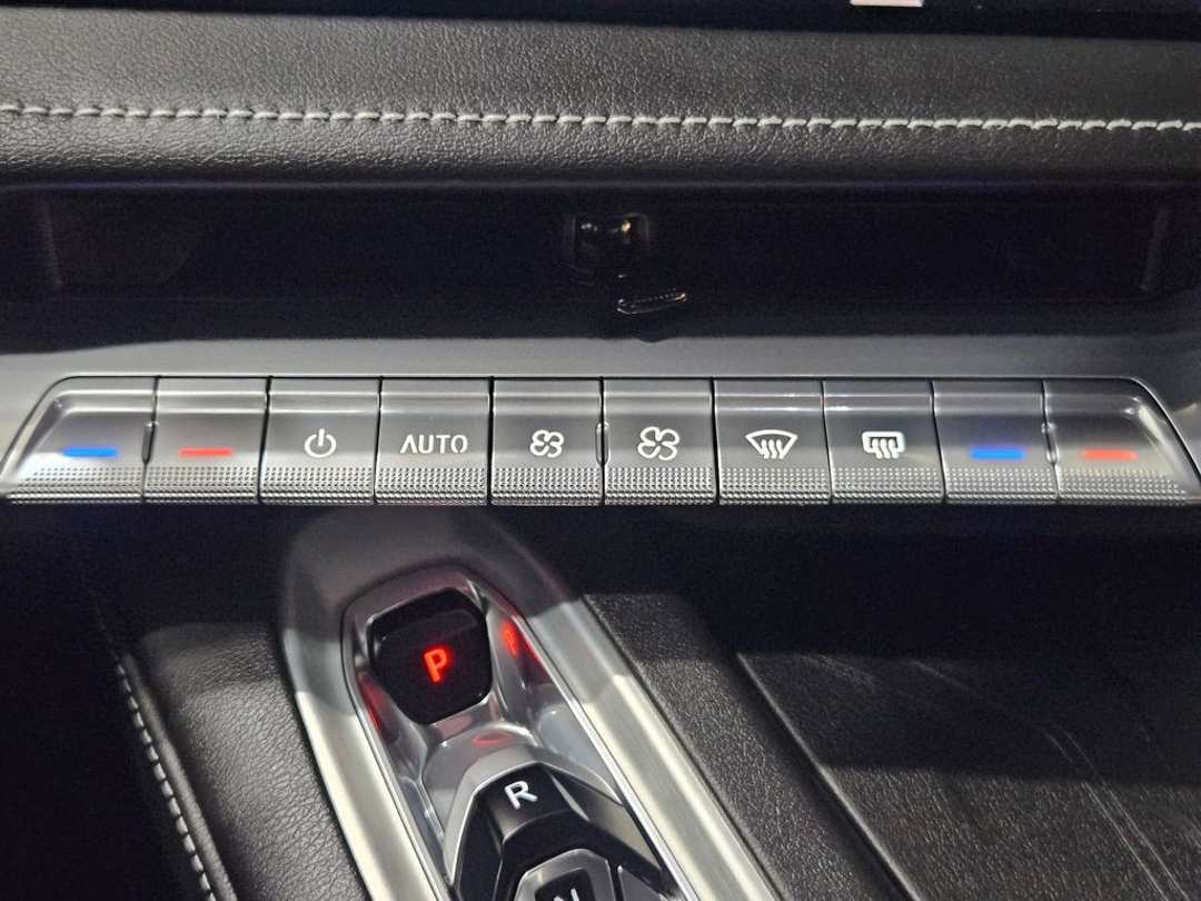 2026 Chevrolet Corvette Stingray - Image 22