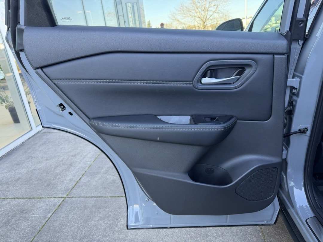 2026 Nissan Rogue Dark Armor - Image 31