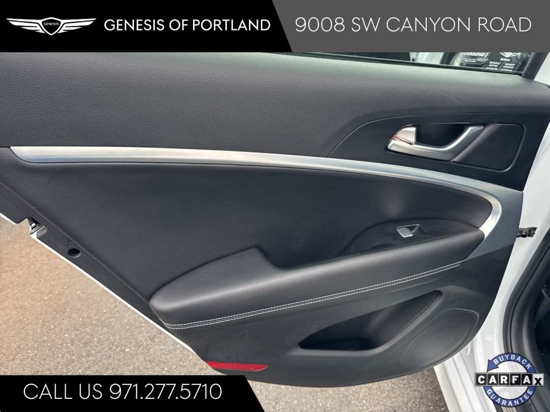 2023 Genesis G70 2.0T - Image 32