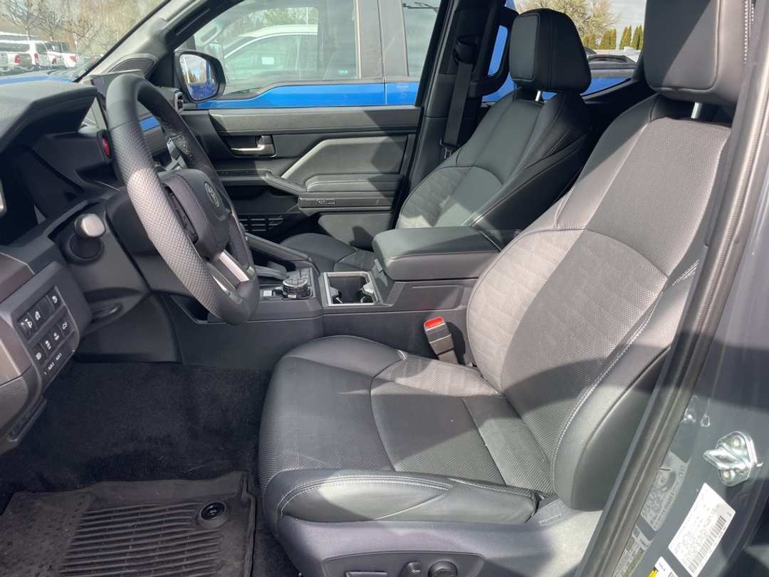 2025 Toyota Tacoma TRD Off Road - Image 10