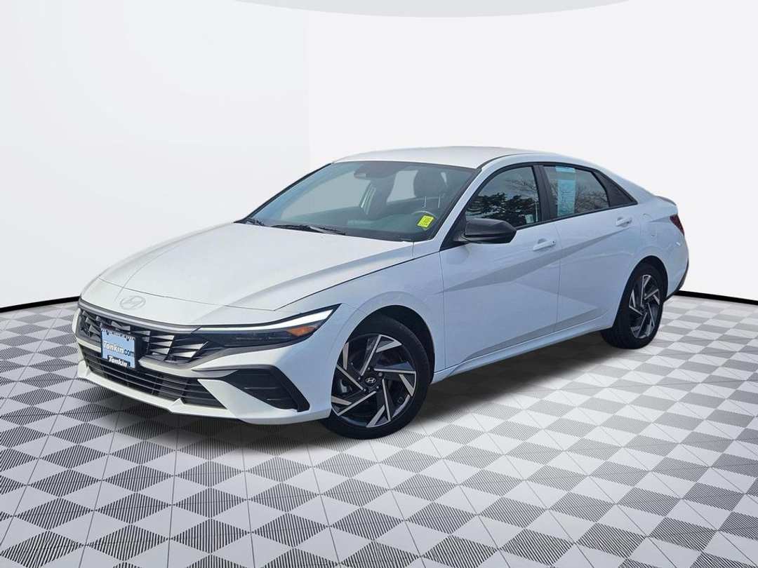 2025 Hyundai Elantra SEL Sport - Image 2