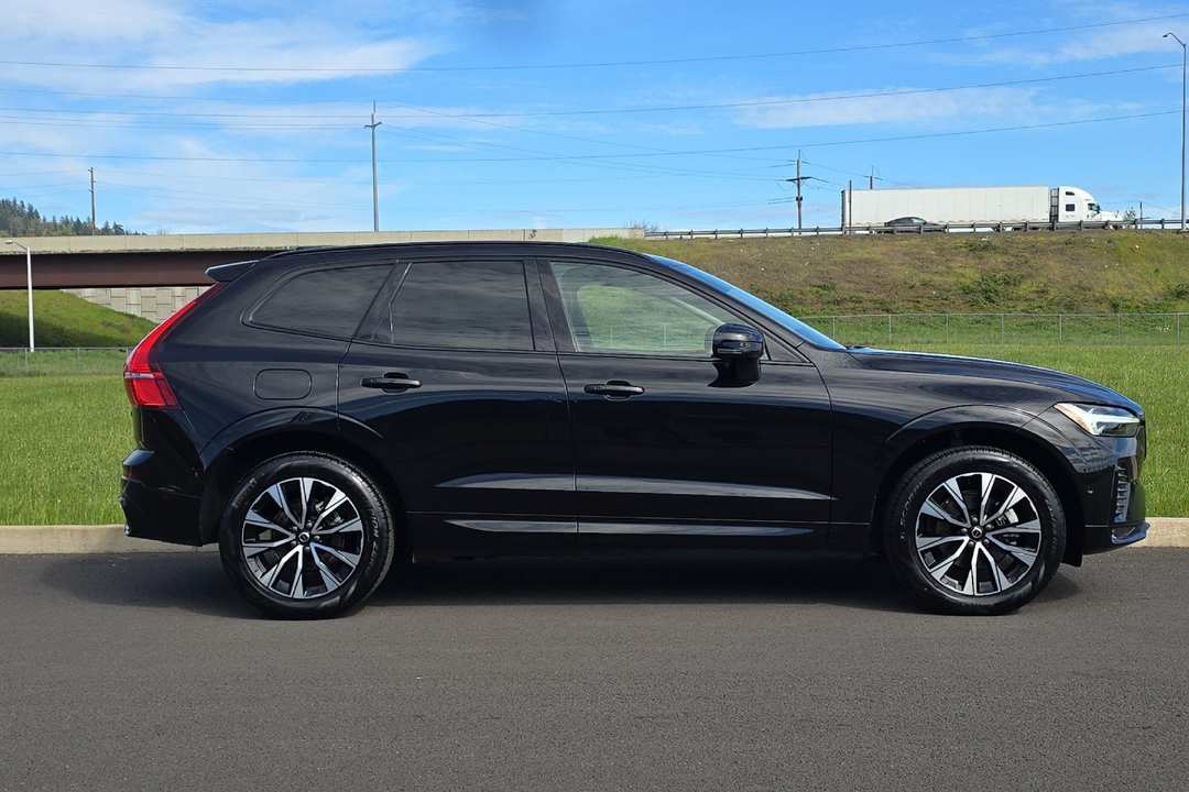 2025 Volvo Xc60 B5 Plus - Image 2