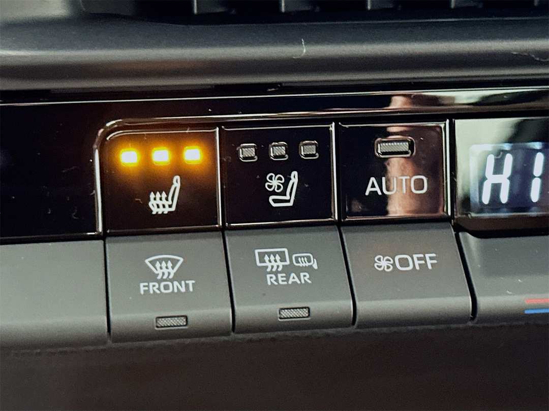 2025 Toyota Crown Signia Limited - Image 21