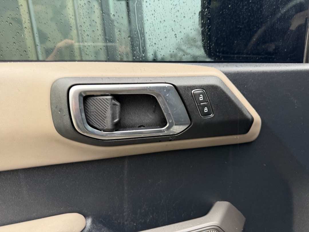 2022 Ford Bronco Wildtrak - Image 12