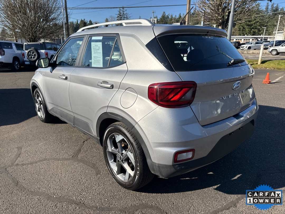 2025 Hyundai Venue SEL - Image 5