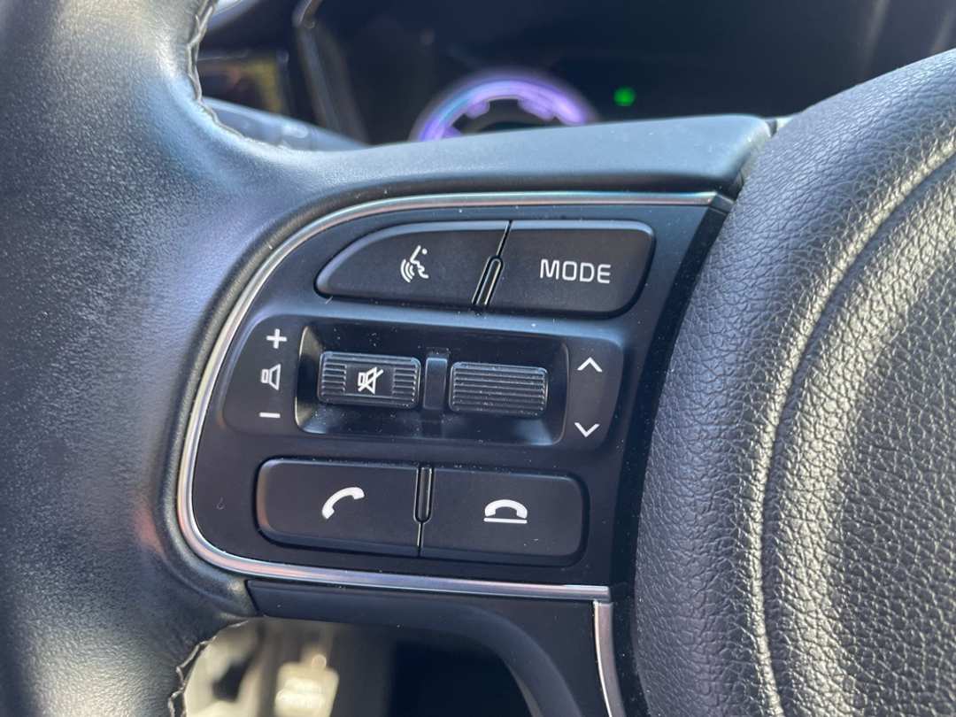 2020 Kia Niro LXS - Image 12