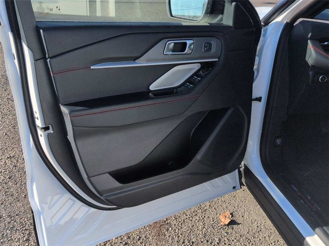 2026 Ford Explorer ST - Image 9